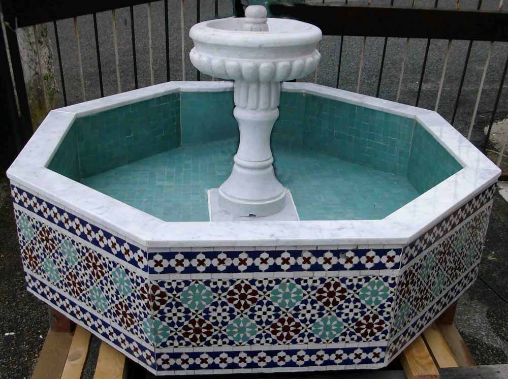 Fontana Marocchina in zellige e marmo